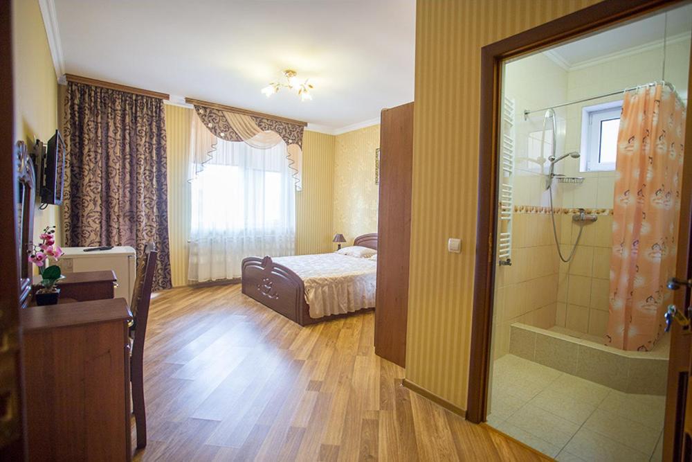 Hotel Goldenluxe Beregovo Exterior foto