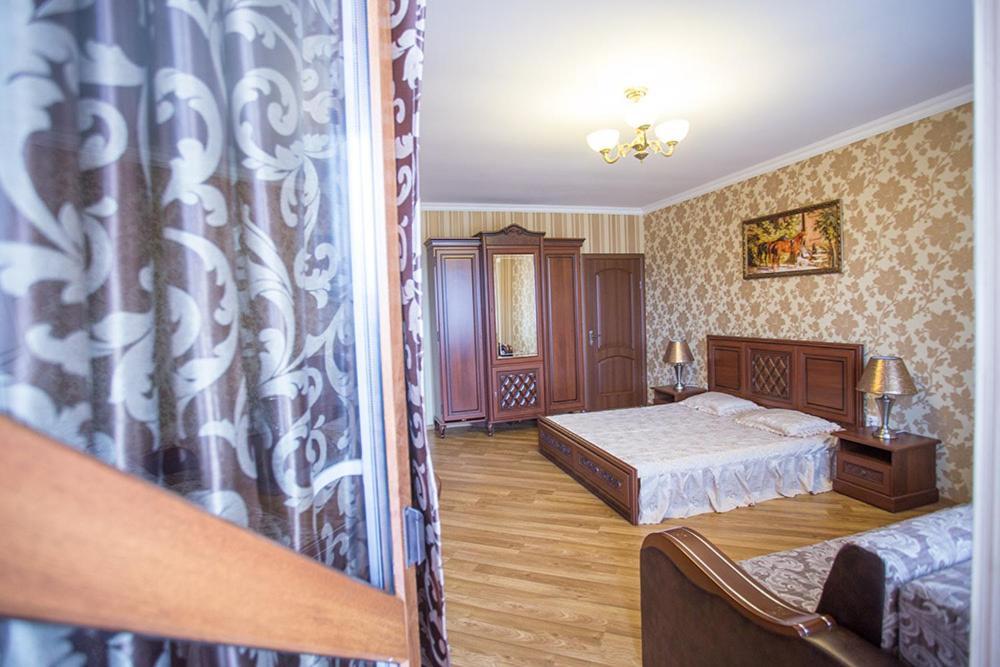 Hotel Goldenluxe Beregovo Exterior foto