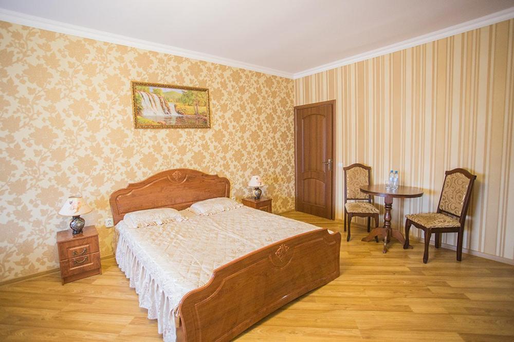 Hotel Goldenluxe Beregovo Exterior foto